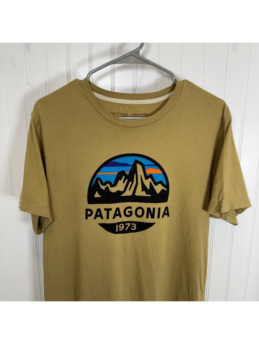Patagonia Organic Cotton Tan Graphic Slim Fit T-Shirt Men's Medium